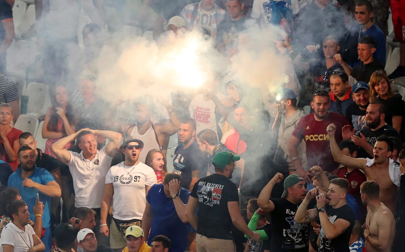 Venäläisfanit ovat aiheuttaneet kisajärjestäjille päänvaivaa jalkapallon EM-kisoissa.