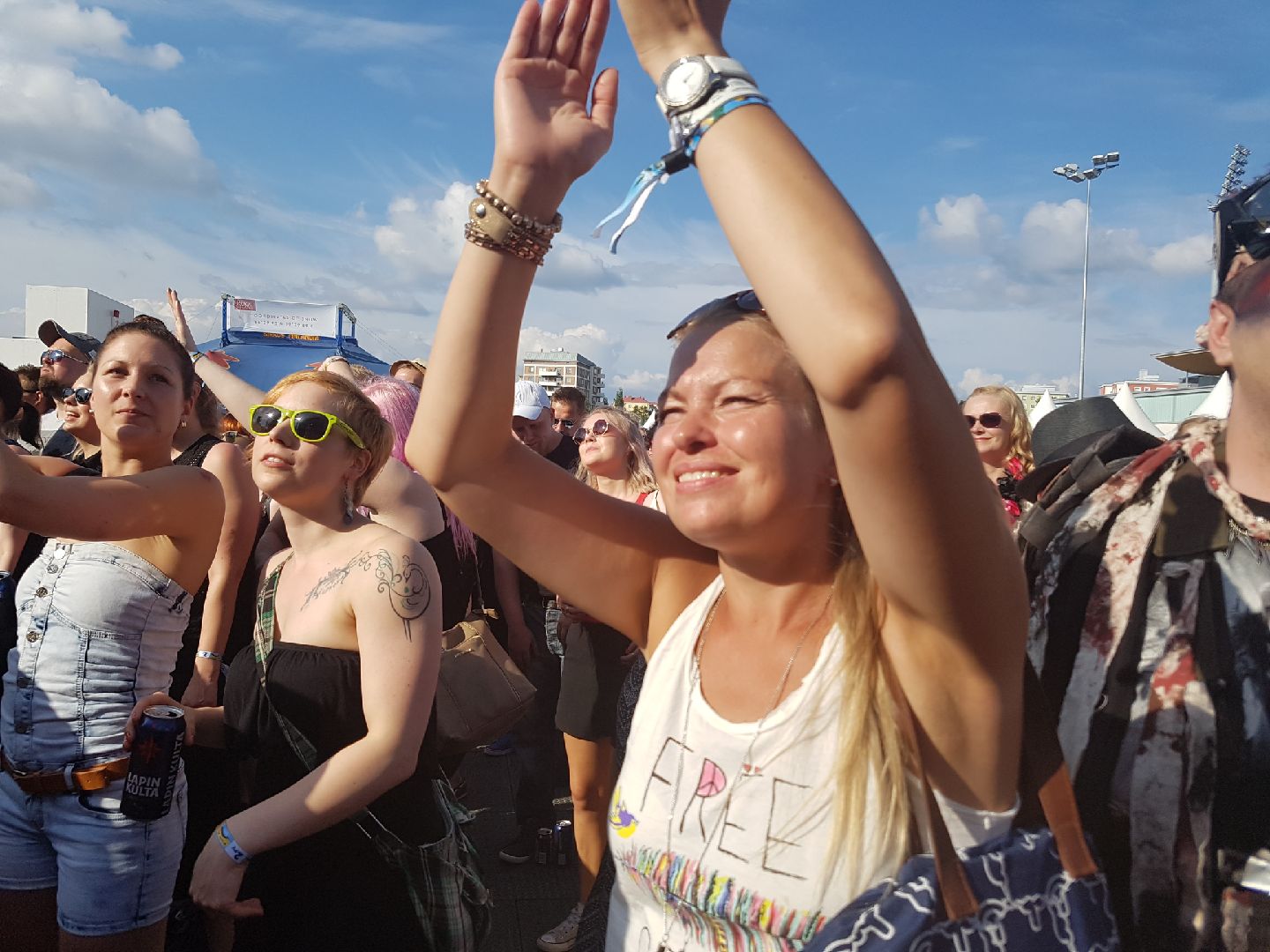 Perjantaina ja lauantaina järjestettävä Qstock on käynnistynyt rauhallisesti. Lukijan kuva festivaalialueelta.