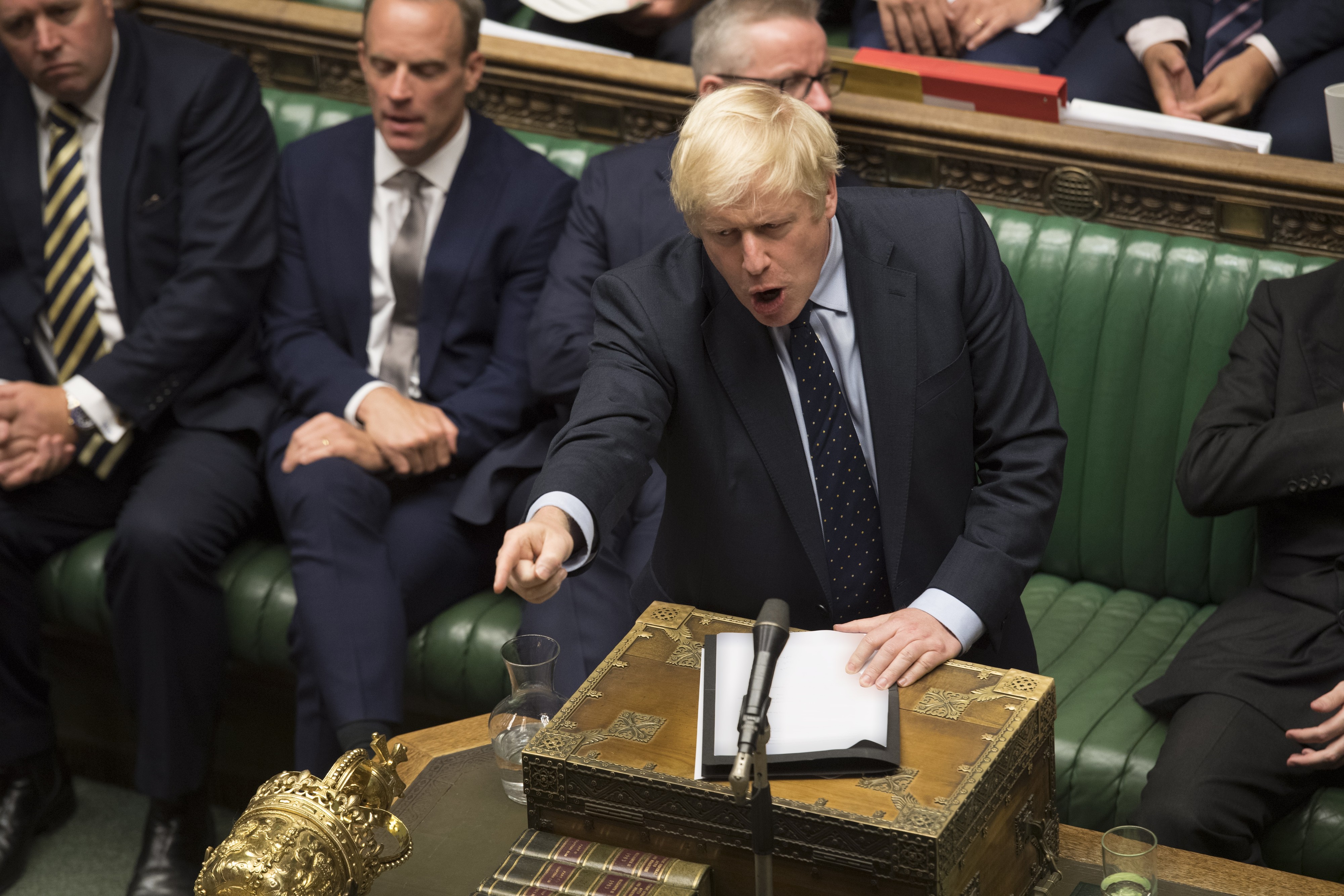 Pääministeri Boris Johnson koki tiistai-iltana tappion, kun parlamentti nousi lakiesityksellään vastaan hänen suunnitelmaansa viedä brexit läpi lokakuun loppuun mennessä.
