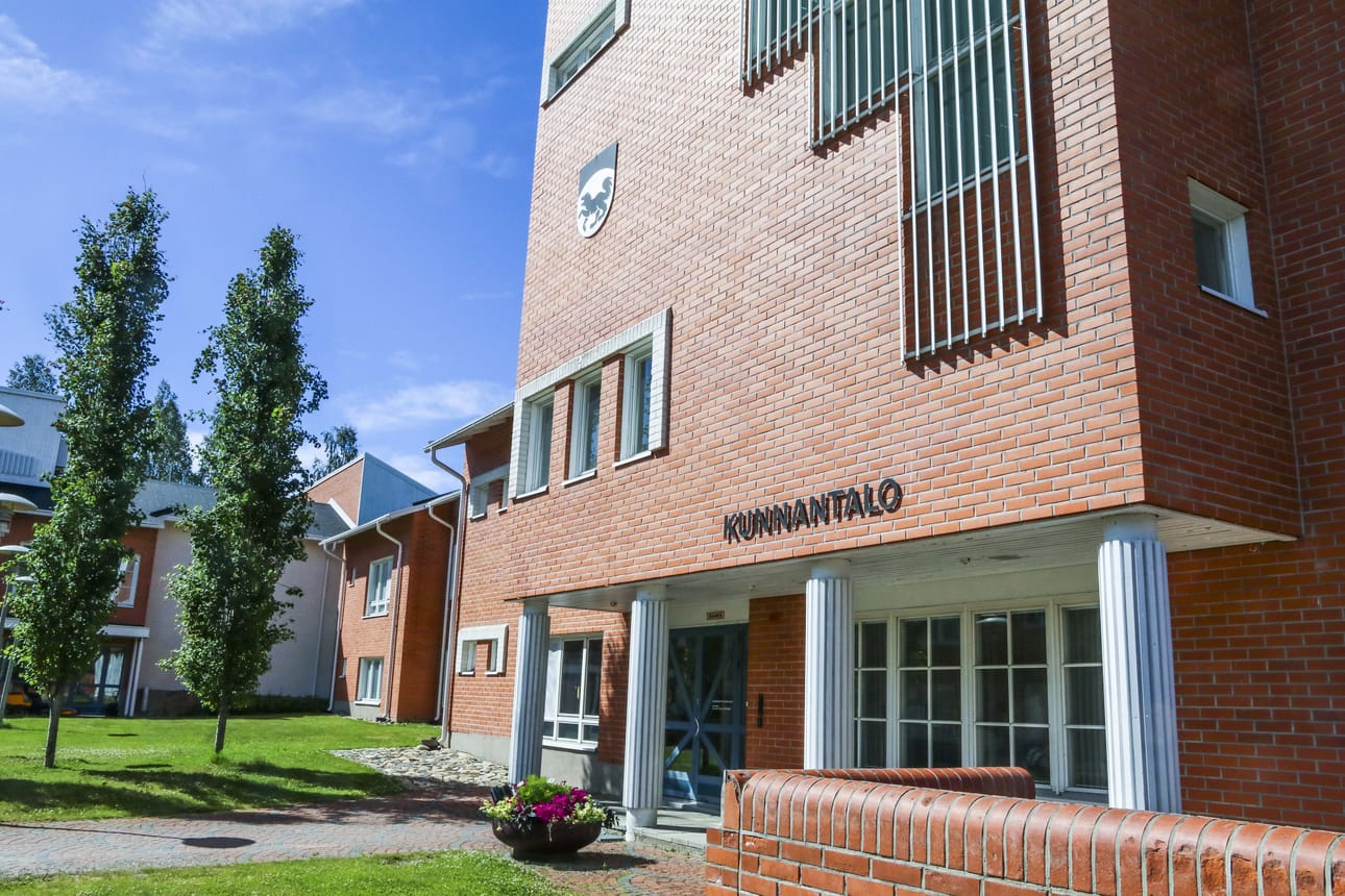 Valtiovarainministeriö pidätti viime vuoden kesäkuussa 20 kuntapäättäjää luottamustoimistaan niin sanotun Lex Kittilä -lain perusteella.