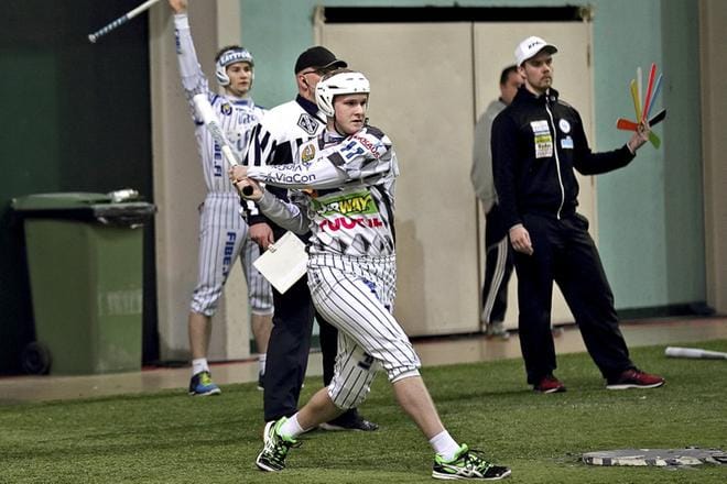 Hallipesis SM-loppuottelu Vimpeli vs. Joensuu. Perttu Ruuska lÃ¶i kolme juoksua