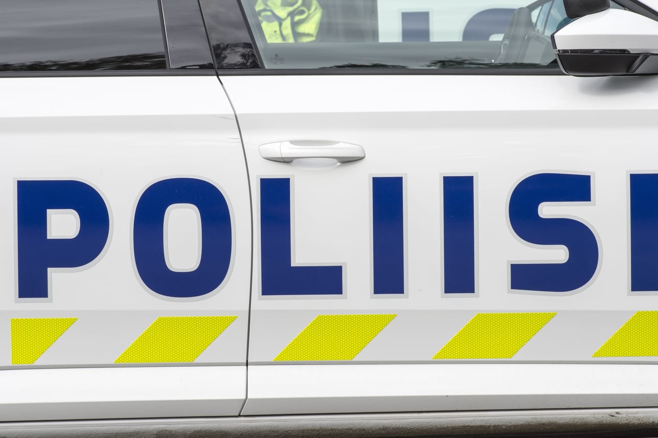 Luumäki sijaitsee Kouvolan ja Lappeenrannan puolivälissä. Onnettomuus sattui Kuutostiellä, jossa on kaksi kaistaa kumpaankin suuntaan.