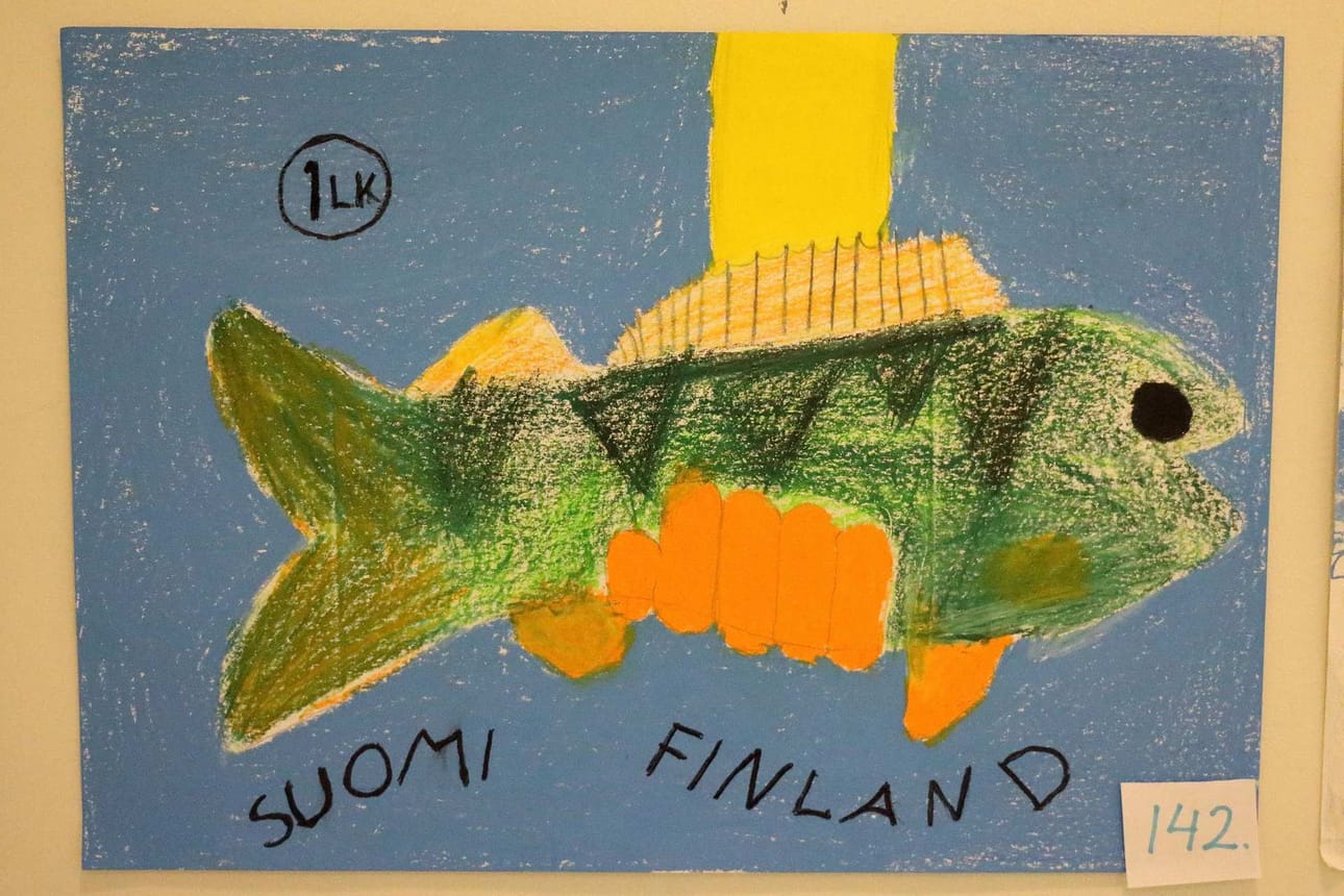 Haapajoen koulun Siiri Haukipuron Ahven voitti pienten sarjan postimerkkikisassa.