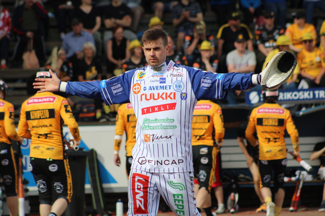 Vedon lukkari Teemu Kinnunen piti KPL:n sisäpelin kurissa.
