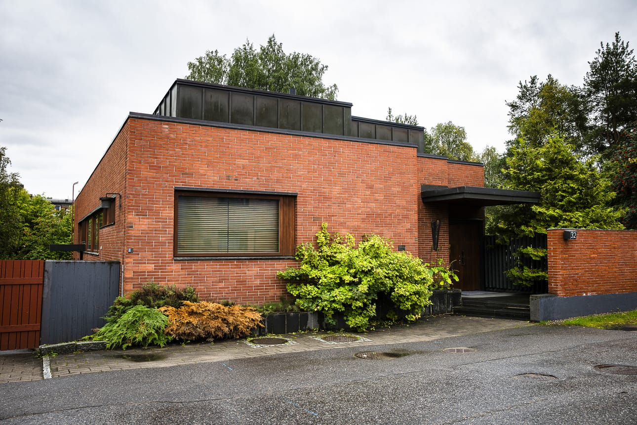 Maison Aho sijaitsee keskustan kupeessa, mutta omassa rauhassaan tiilimuurin suojissa.