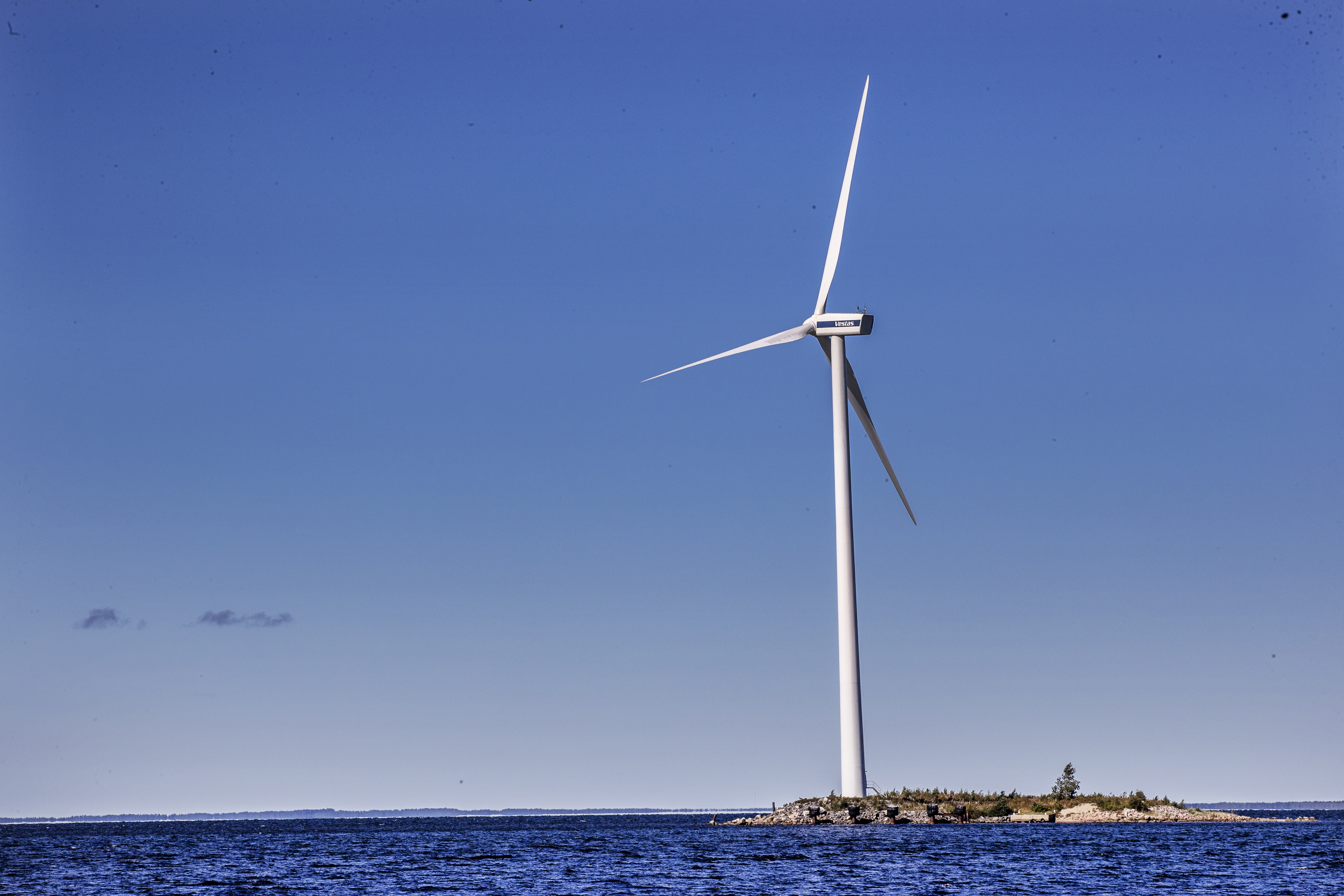 Lumituulen suunnattu osakeanti kiinnosti –  lumijokinen tuulivoimayhtiö keräsi puoli miljoonaa euroa kolmessa päivässä, jatkoa seuraa