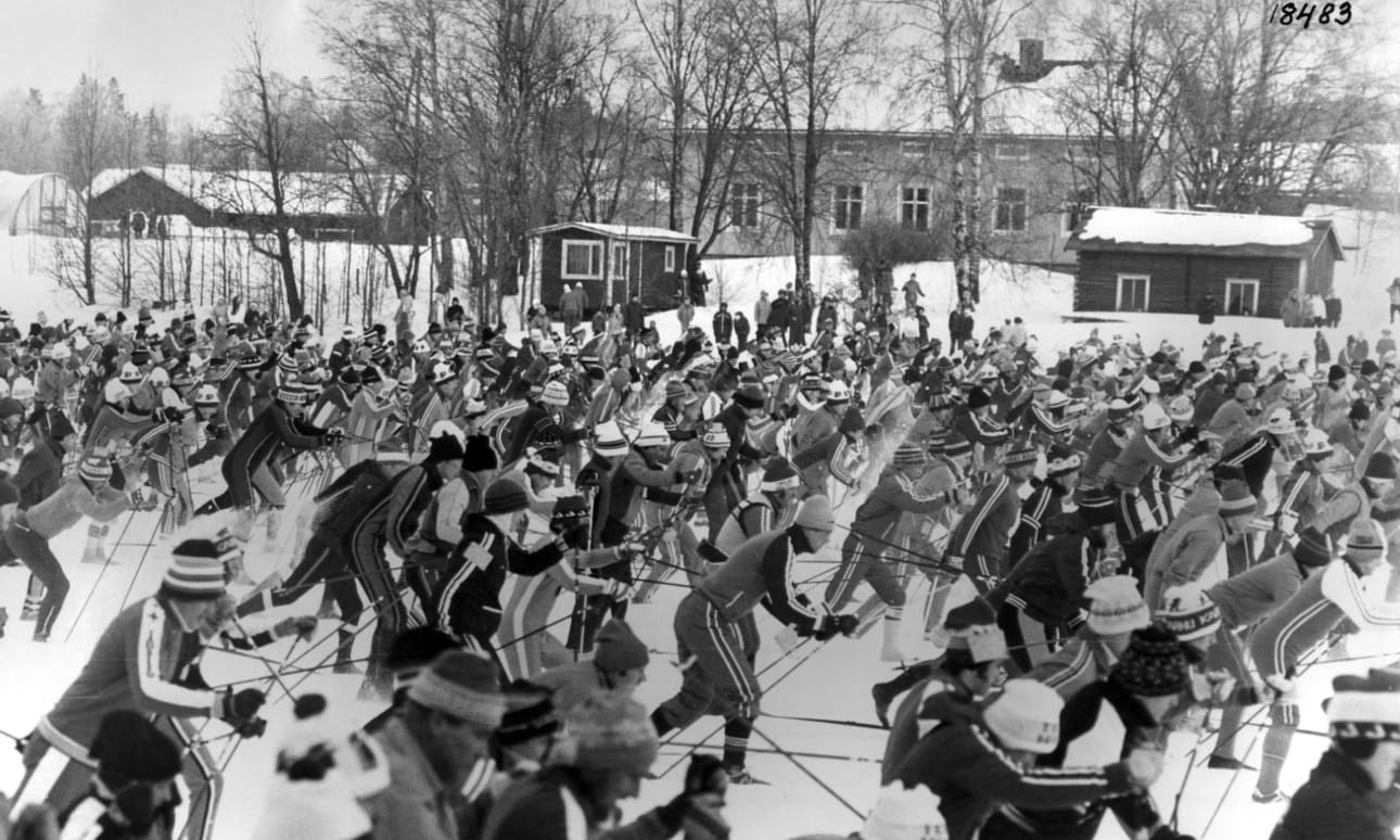 Vuonna 1981 Tervahiihto oli vauhdissa Oulujoen jäällä Värtön kohdalla, osanottajia oli noin kaksi tuhatta.