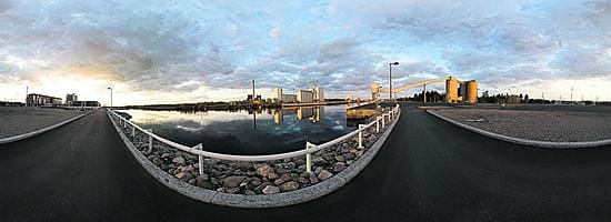 Silta Pikisaaresta torin rantaan.