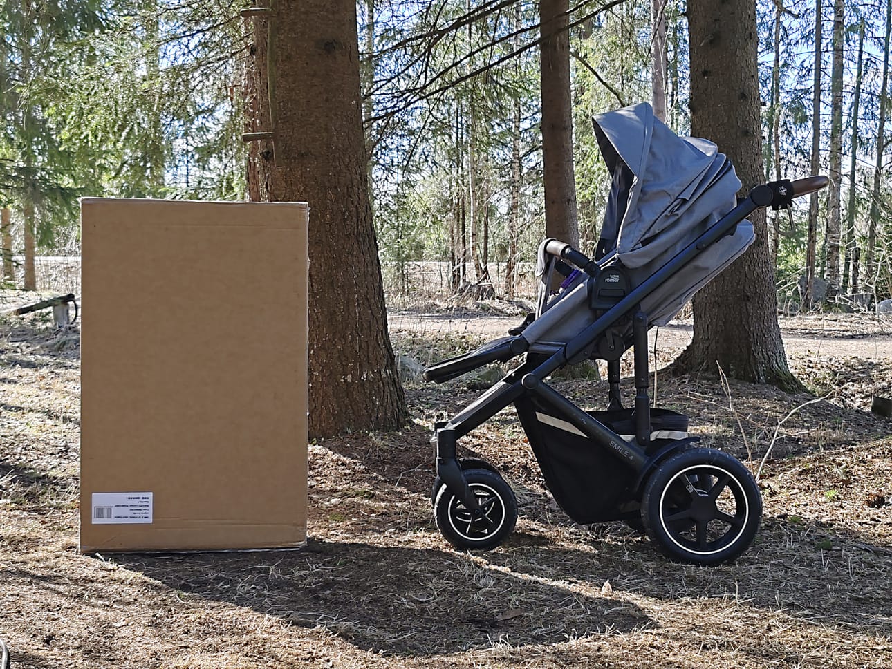 Iso ja jykevä paketti saapui, mutta yllätys paljastui vasta kotona. Lastenrattaiden metallirunko, jolle odotettiin turvallisuuskampanjan mukaisesti korvaavaa tuotetta, osoittautuikin aivan muuksi.