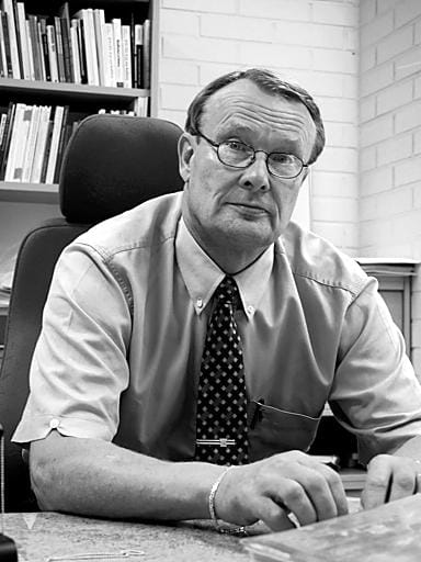 Human rights officer. Rauhansopimuksen tarkkailijaryhmään kuuluva Claus Andersin on ollut mukana tuhoamassa sissien luovuttamia aseita Acehissa.