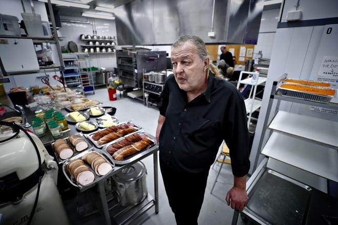 Tapani Kultalahti sanoo, että kunto on pysynyt hyvänä, kun elämään on löytynyt seurakunnasta sisältöä. Moni kaveri on kuollut, kun elämäntavat eivät ole olleet kunnossa. KUVAT: TOMI KOSONEN