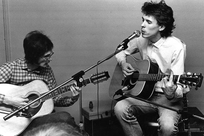 Antero Jakoila (vas.) keikkaili pitkään duona Dave Lindholmin kanssa. He ovat myös julkaisseet yhteisellä nimellä EP-levyn. KUVA: ANTERO JAKOILAN ARKISTO