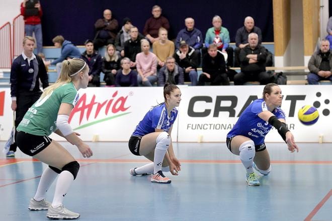 Nurmon Jymy antoi LP Viestille tiukan vastuksen. Esimerkiksi Alexandra Vajdova, Emmi Riikilä ja Pauliina Vilppola olivat iskussa. KUVA: HEIKKI HAKANEN