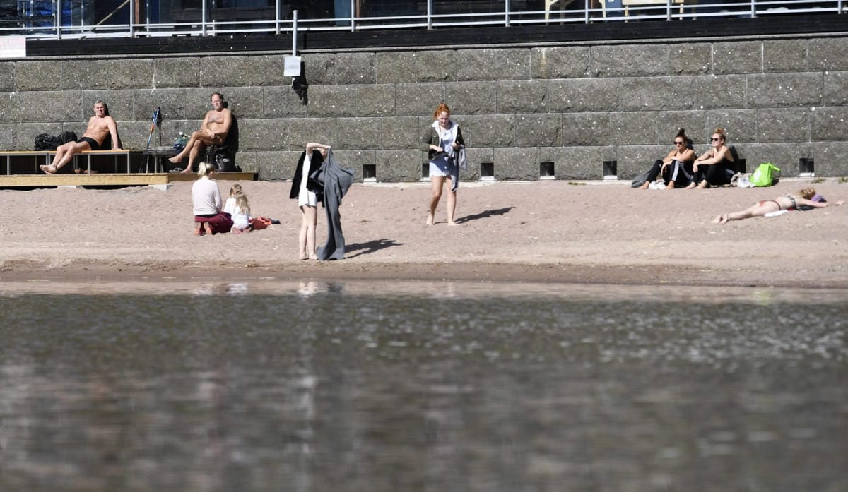 Uv-säteily on voimakasta, kun se saavuttaa lukeman kuusi. LEHTIKUVA / VESA MOILANEN