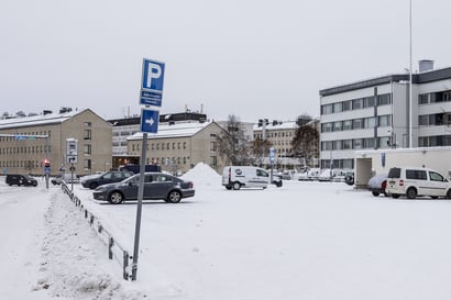 Hälytyskeskuksen tontille Rovaniemen keskustaan voisi nousta skeittihalli – toinen vaihtoehto liikunnalliselle nuorisotilalle on Susivoudin kenttä