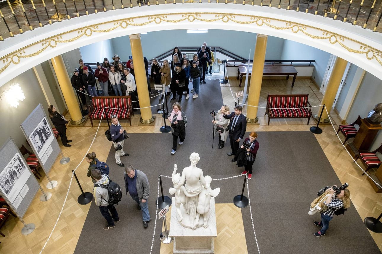 Edellisinä avoimien ovien päivinä Presidentinlinnassa on vieraillut noin 2 500 ihmistä päivässä.
