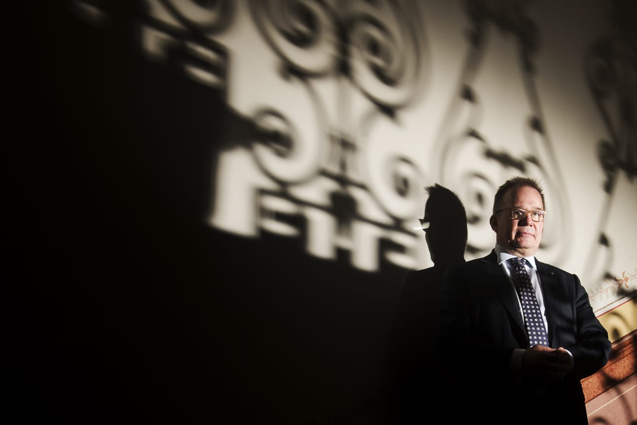 Suojelupoliisin päällikkö Antti Pelttari pitää oikeutta hakea aina turvapaikkaa vaarallisena Suomen turvallisuuden kannalta.