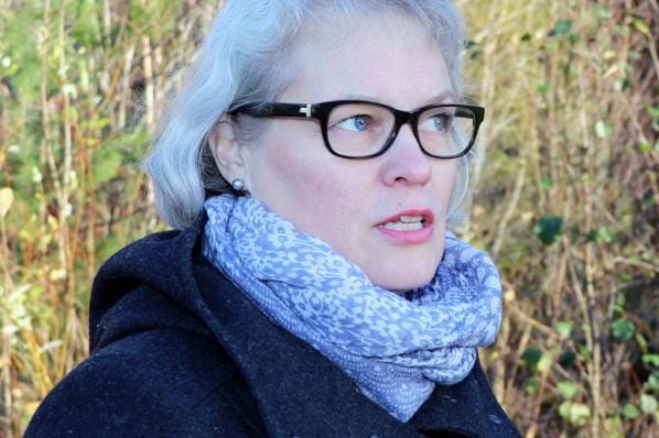 Paula Hirvonen tuijotti sutta silmästä silmään keskiviikkona Purolassa. KUVAT: KATJA LAHTI