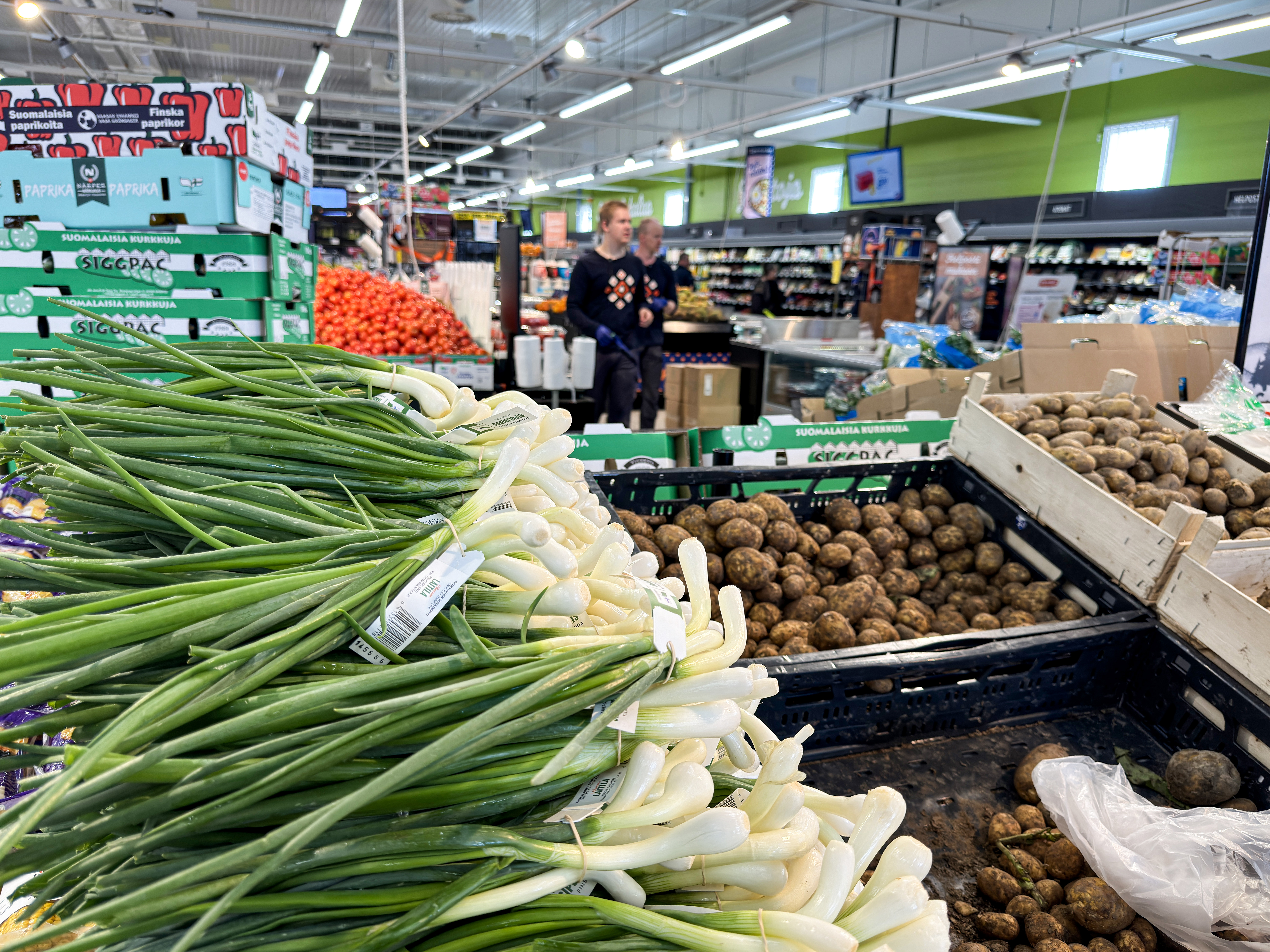 Suviseurojen vaikutuksesta tehdään selvitys Pudasjärvellä – Virkistysuimala Puikkari ja kauppa odottavat asiakkaita