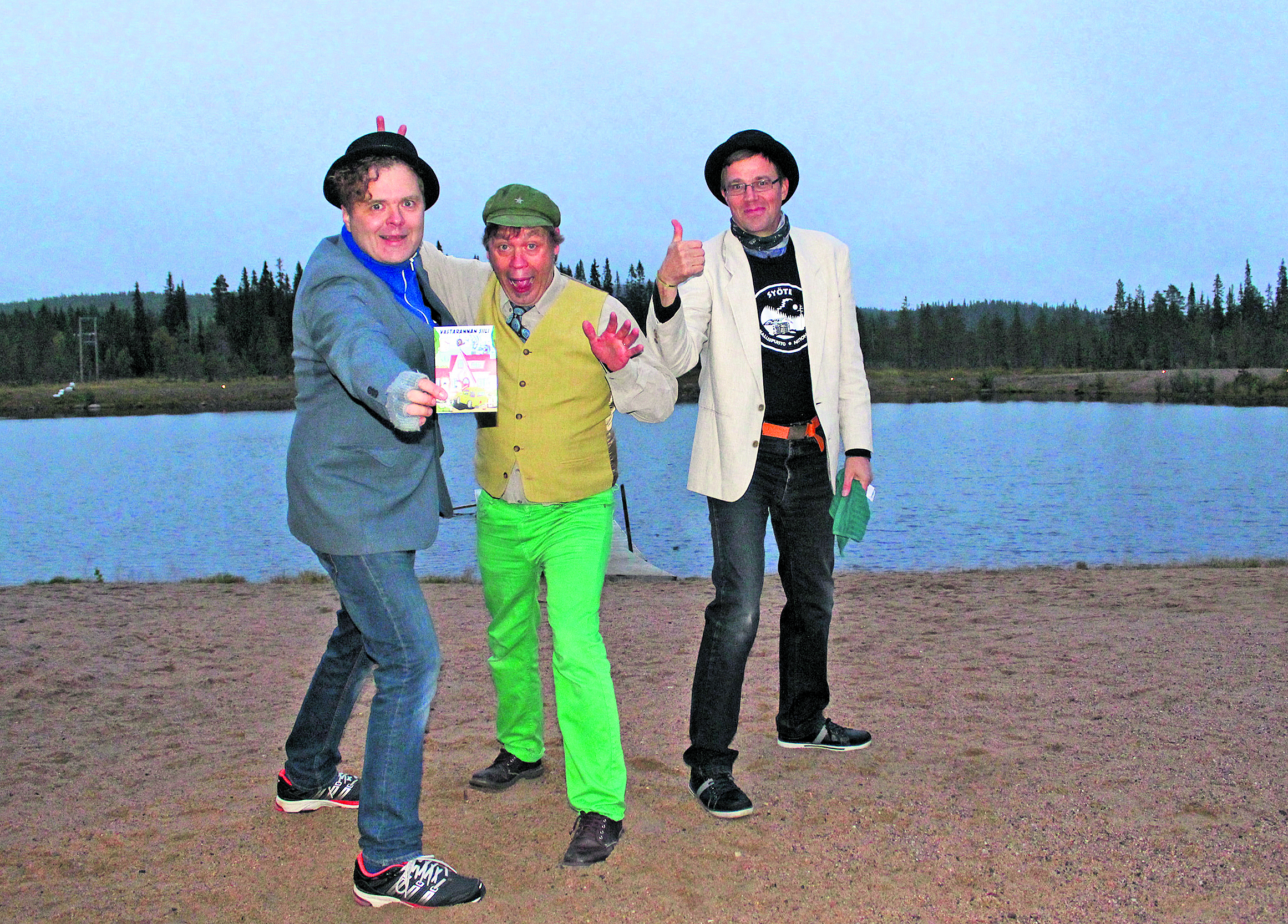 Vastarannan Siili eli Jukka

Takalo, Markus Lampela ja Kyösti
Salmijärvi esiintyivät Syötteellä ensimmäisen kerran yhdessä. 
Lastenkulttuurin valtionpalkinnon saaneet Lampela ja Salmi-järvi ovat soittaneet aiemmin luontokeskuksella Soiva Siili
-yhtyeenä, joten paikka oli jonkin verran tuttu entuudestaan.