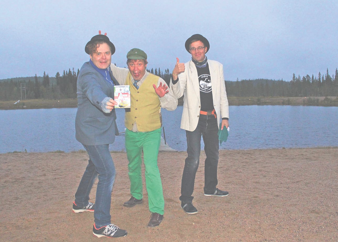 Vastarannan Siili eli Jukka Takalo, Markus Lampela ja Kyösti Salmijärvi esiintyivät Syötteellä ensimmäisen kerran yhdessä. Lastenkulttuurin valtionpalkinnon saaneet Lampela ja Salmi-järvi ovat soittaneet aiemmin luontokeskuksella Soiva Siili -yhtyeenä, joten paikka oli jonkin verran tuttu entuudestaan.