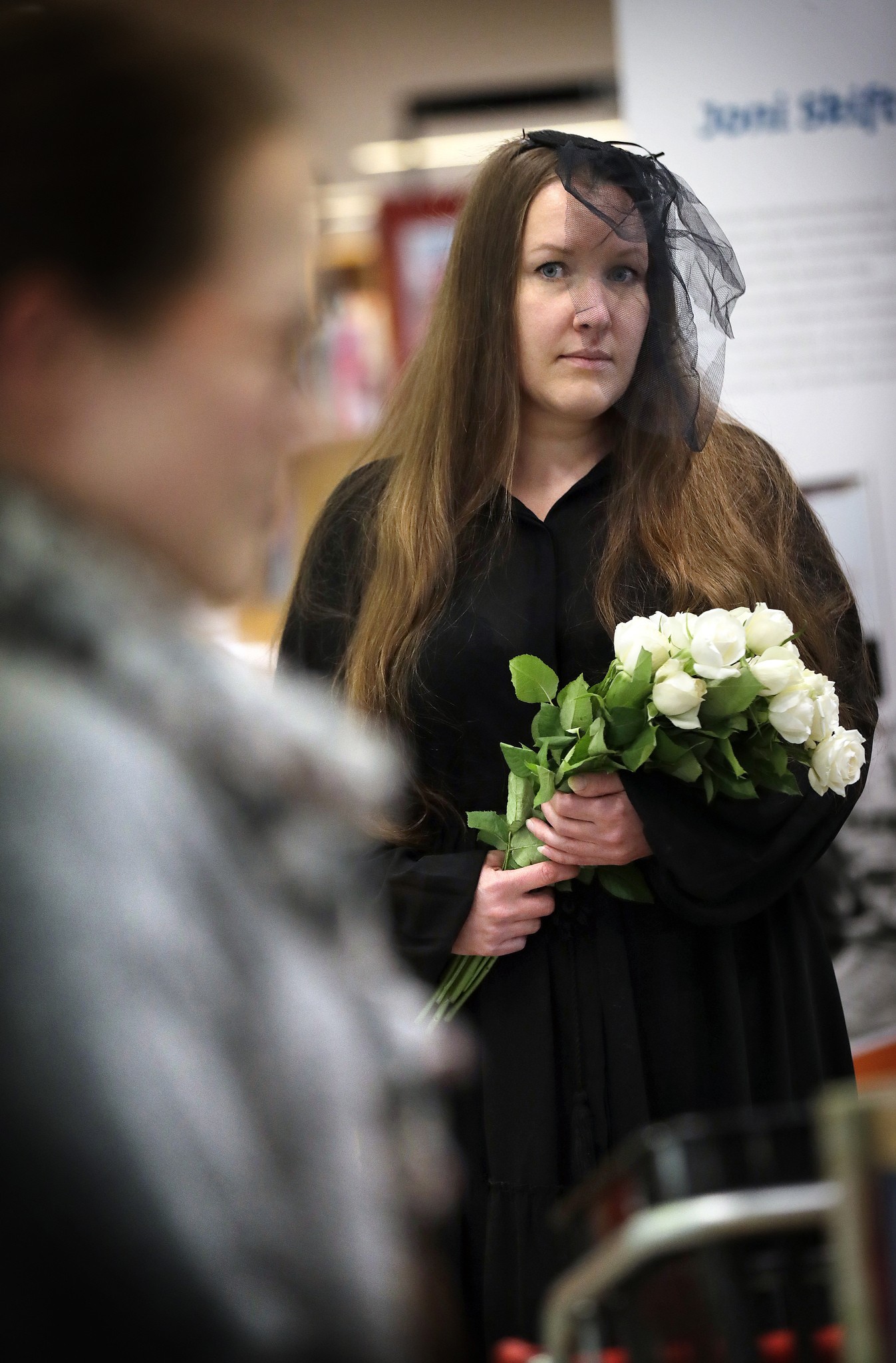 Tuijottaja on kuvanveistäjä Tiina Vehkaperän teos, johon voi huomata osallistuvansa yllättäen.