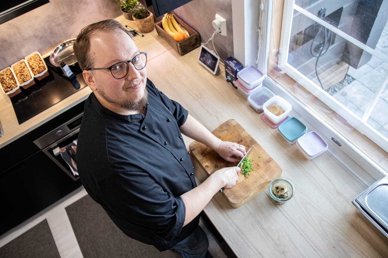 Kuusamolainen Aleksi Härkin haluaa viedä luksusateriat ihmisten mökeille.