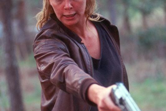 Köyhistä oloista lähtenyt ja prostituoituna itsensä elättänyt Aileen Wuornos tappoi seitsemän miestä 1980- ja 1990-luvuilla, ja tuomittiin teoistaan kuolemaan. Pääosassa nähtävä Charlize Theron palkittiin roolistaan parhaan naisnäyttelijän Oscar-palkinnolla. KUVA: Sub