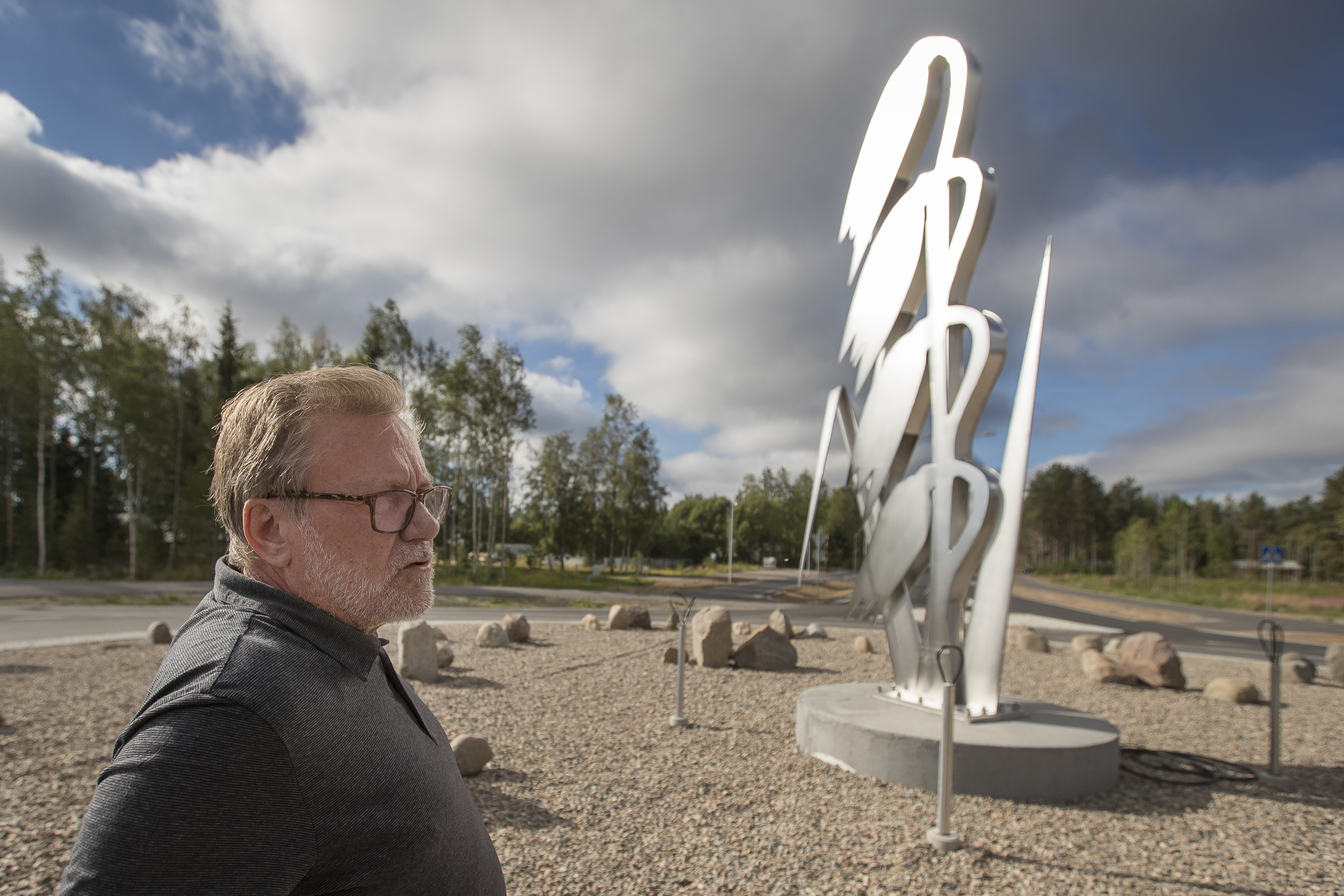 Näyttävä veistos on 6,5 metriä korkea katupinnasta mitattuna.