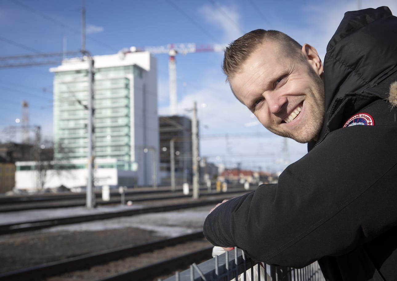 Juho Mäkelä pelaa kaksi seuraavaa kautta kotikaupungissaan AC Oulun väreissä.
