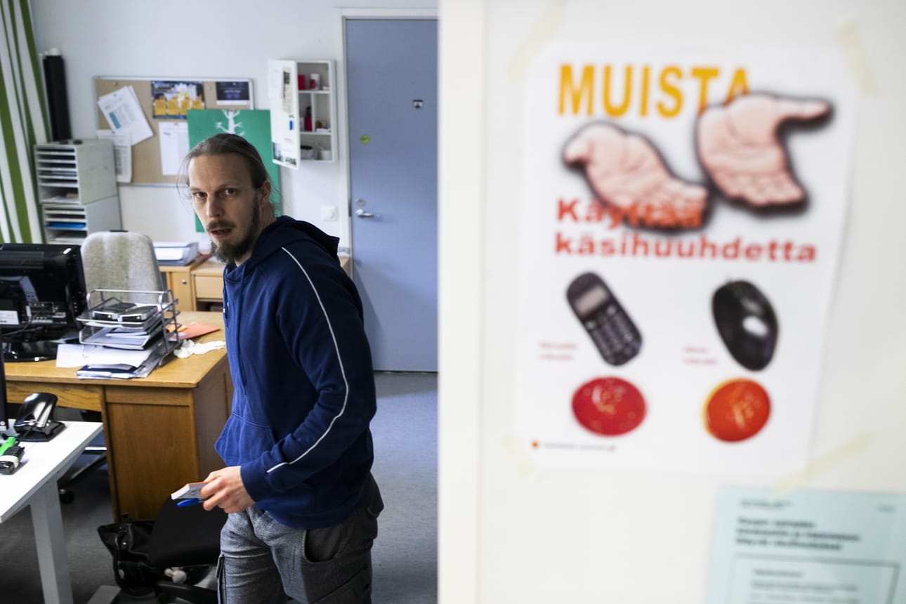 Vastaanottokeskuksen johtajan Mikko Sivosen mukaan henkilökunta on tottunut toimimaan kriisitilanteissa.