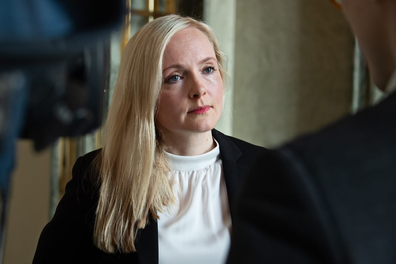 Sisäministeri Maria Ohisalo (vihr.) on valmis harkitsemaan peliautomaattien kieltämistä markettien auloista.