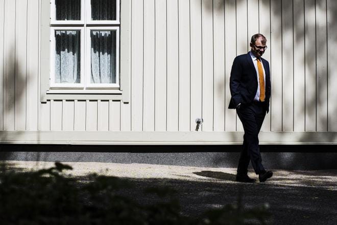 –Tiistaina hallitukselle tuli täyteen kolme vuotta. Tässä sitä vain sinnitellään, keskustan puheenjohtaja, pääministeri Juha Sipilä sanoo. KUVA: Silja Viitala
