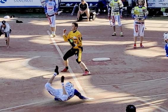 Miesten pronssiottelun uusinta Vimpeli-Kouvola pelataan Aurinkorannikolla vappua edeltävänä viikonloppuna. KUVA: HANNE KIVIPELTO