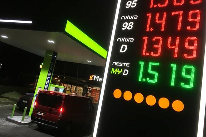 Uusiutuvien liikennepolttoaineita koskevien päästöväittämien takana on paljon poliittisia valintoja. Ilmaston kannalta päästöjen lähteellä ei ole merkitystä. Vain määrä ratkaisee. ARKISTOKUVA.