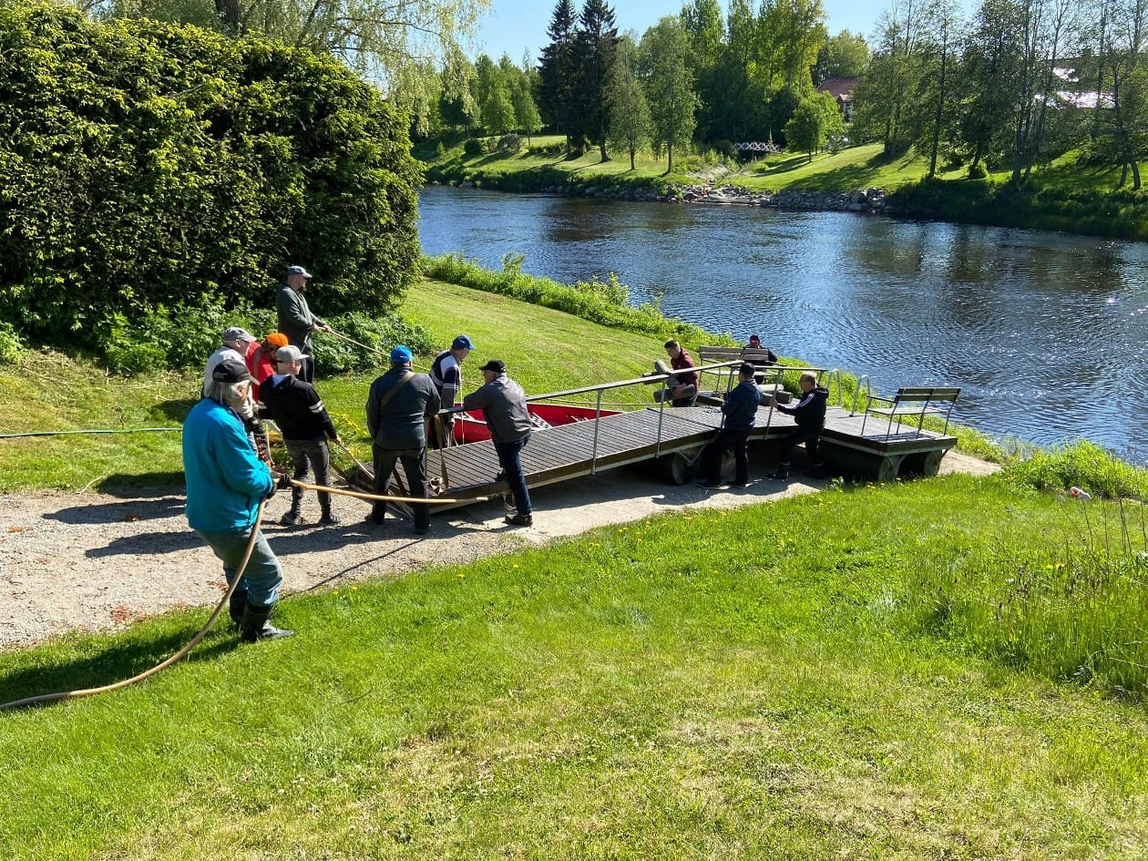 Laiturinlaskukökkä oli kesäkuussa Färirannassa. Voltissa sijaitseva veneenlaskupaikka on Lapuanjoen alajuoksulla ainut, jonka rantaan pääsee ajamaan autolla.