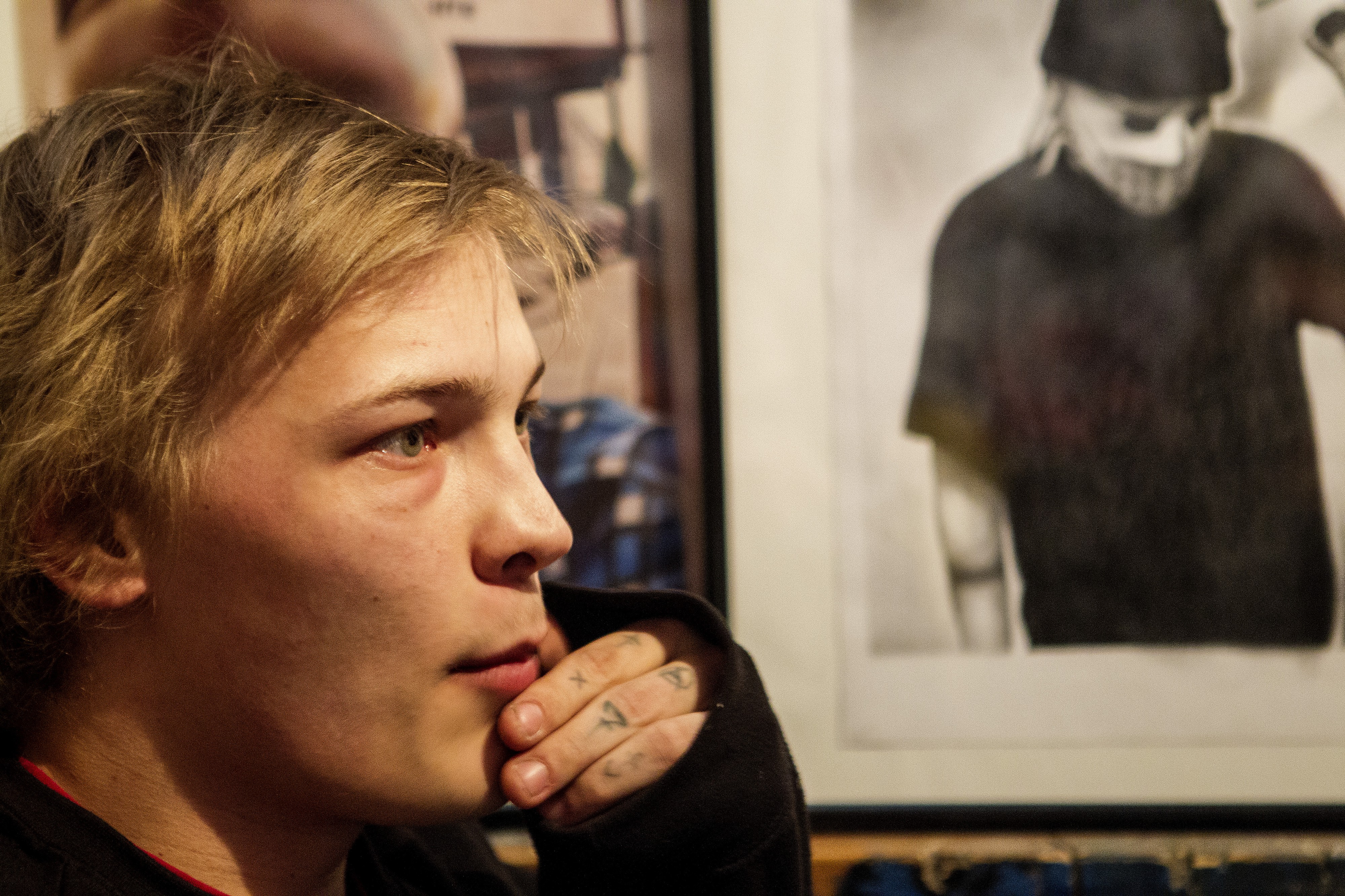 Oskari Tuohimaa tekisi mielellään enemmänkin yhteistyötä rap-artistien kanssa. Sairas T:n nimikirjoituksella varustetun muotokuvasarjan työt myytiin loppuun netissä.