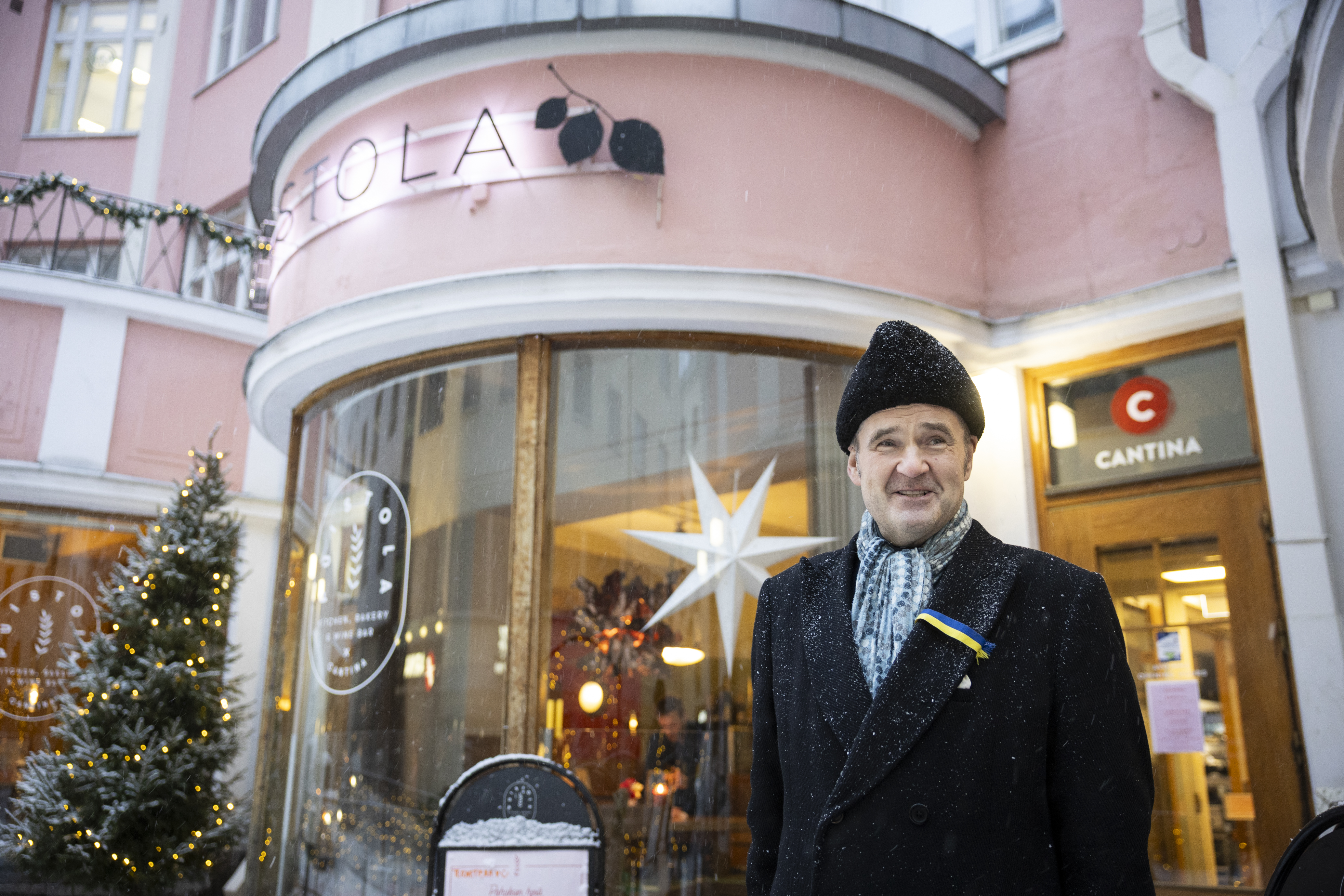 Iltakävelyllä Erkki Hujasen kanssa: Kamarineuvos Markus H. Korhonen kertoo, miten oululaiset ovat juhlineet ruoka- ja kahvipöydissään