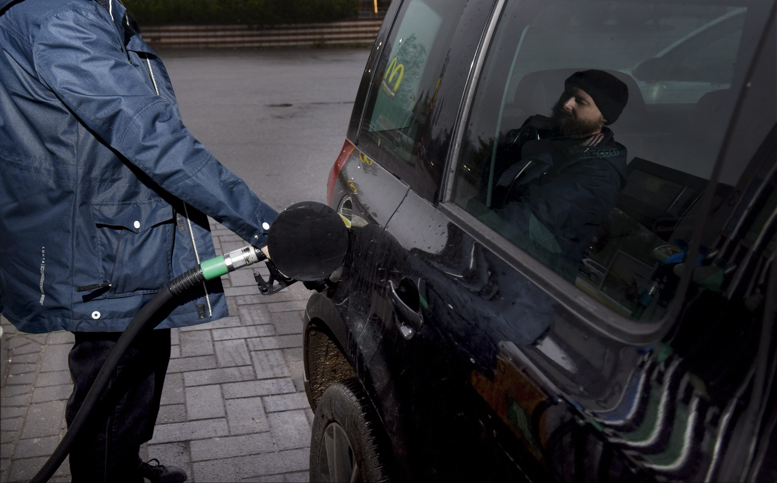 Eduskunta siunasi polttoaineiden jakeluvelvoitteen alentamisen ensi vuodelle