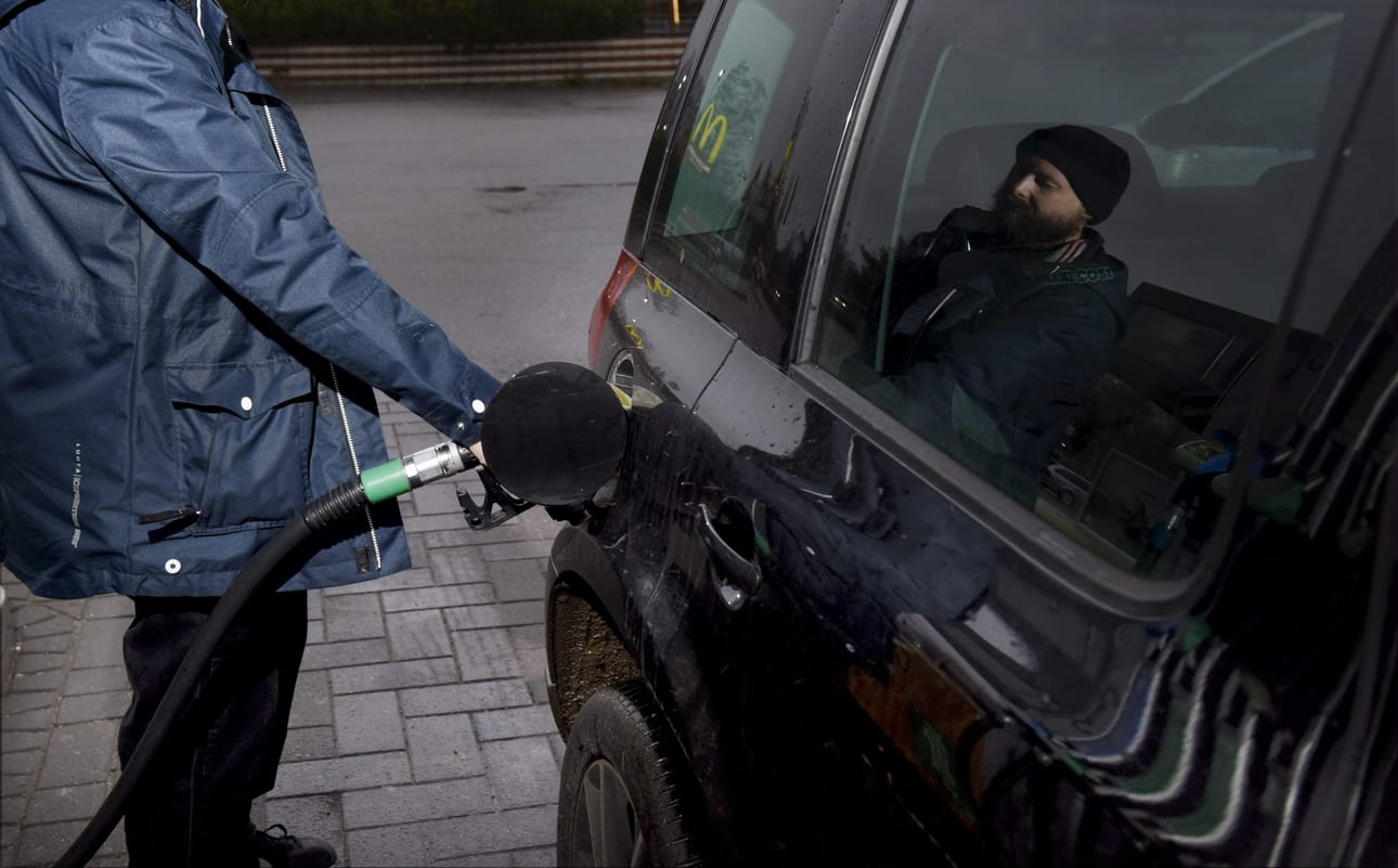 Jakeluvelvoite määrää, kuinka suuren osan liikennepolttoaineiden jakelijoiden kulutukseen toimittamasta polttoaineesta pitää olla uusiutuvaa. LEHTIKUVA / Heikki Saukkomaa