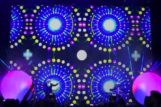Pet Shop Boysin näyttävästä lavashow’sta huolimatta festivaali oli lipunmyynnin kannalta pettymys. KUVA: Maria Mäki
