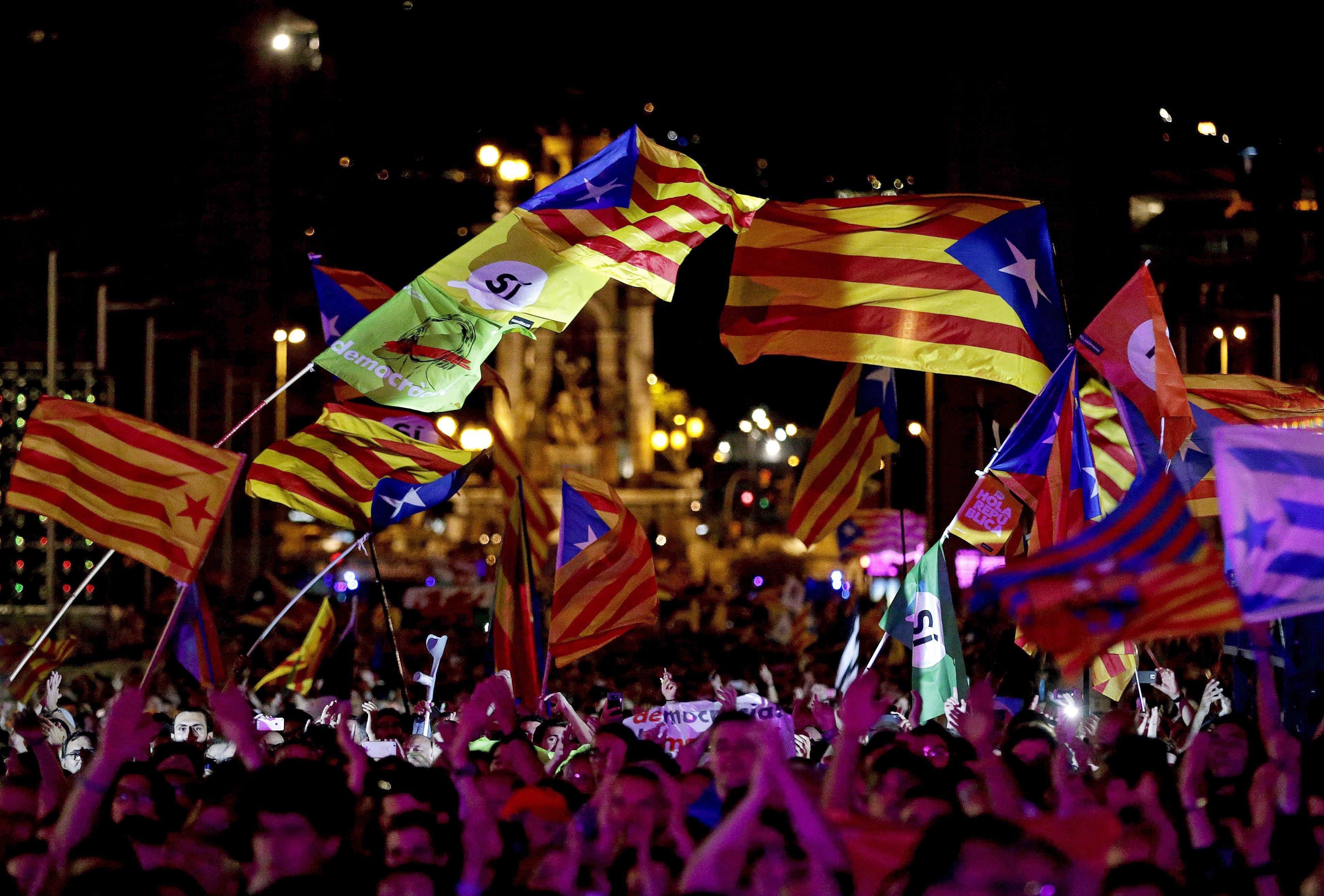 Tuhannet katalaanit osallistuivat tukikonserttiin Barcelonassa perjantaina