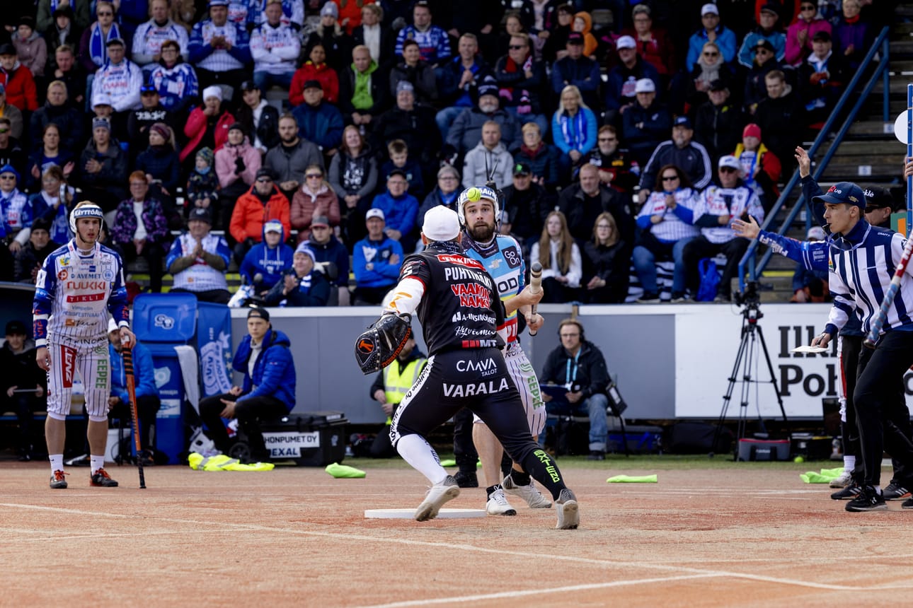 Jukka-Pekka Vainionpää oli onnistunut täsmävahvistus vimpelin Vedolle. Hänet on palkittu nyt myös alueen parhaana miespesäpalloilijana.