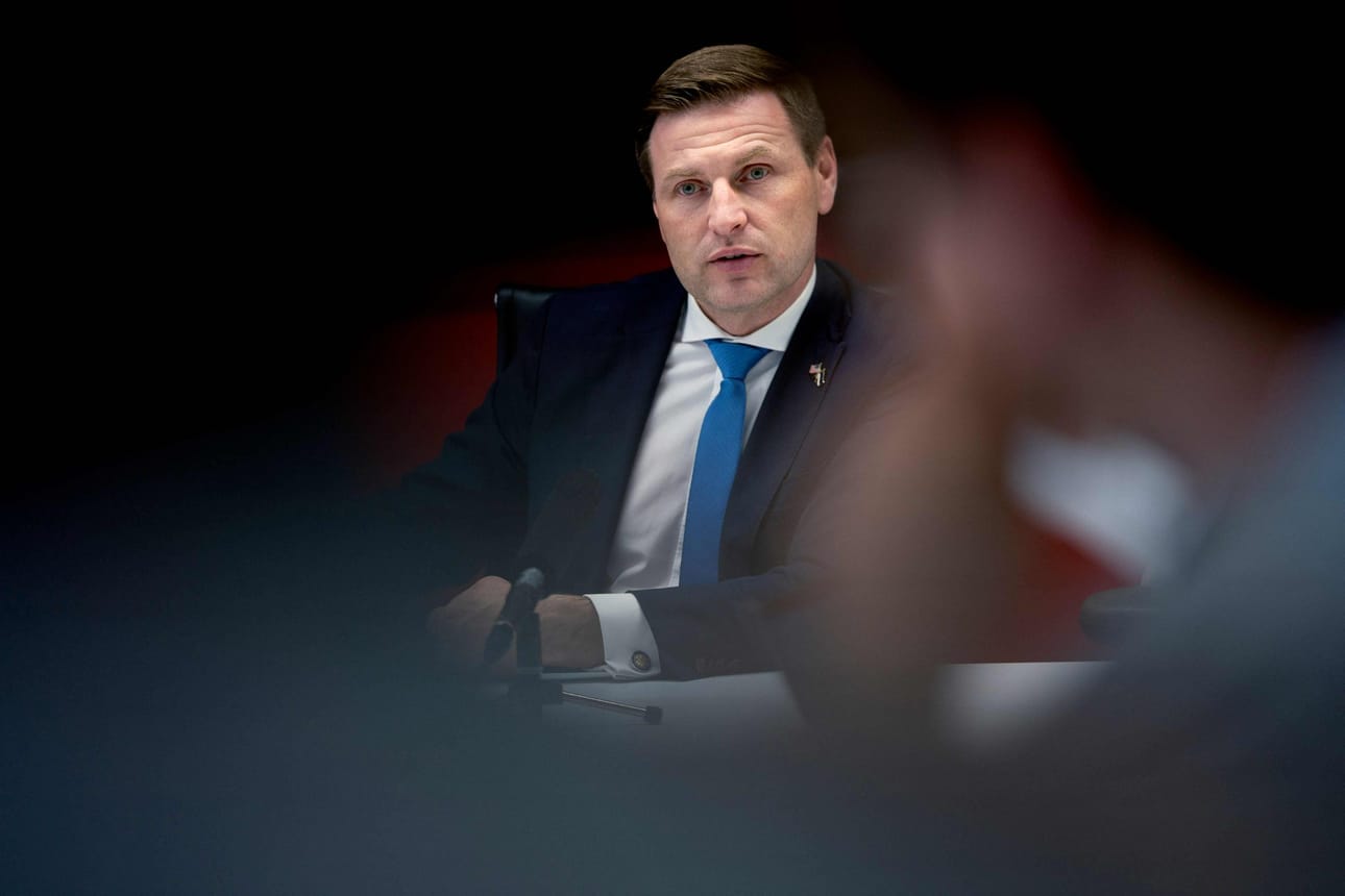Viron puolustusministeri Hanno Pevkurin mukaan Venäjä tarvitsee todennäköisesti 2–4 vuotta aikaa saadakseen armeijansa jälleen yhtä vahvaksi kuin se oli ennen hyökkäystä Ukrainaan. LEHTIKUVA/AFP