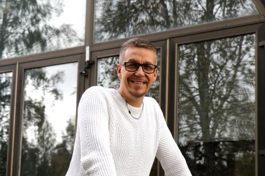 Kari Korhonen on palannut Alajärven helluntaiseurakuntaan, jossa työskentelee pastorina. KUVA: SAILA COLLANDER