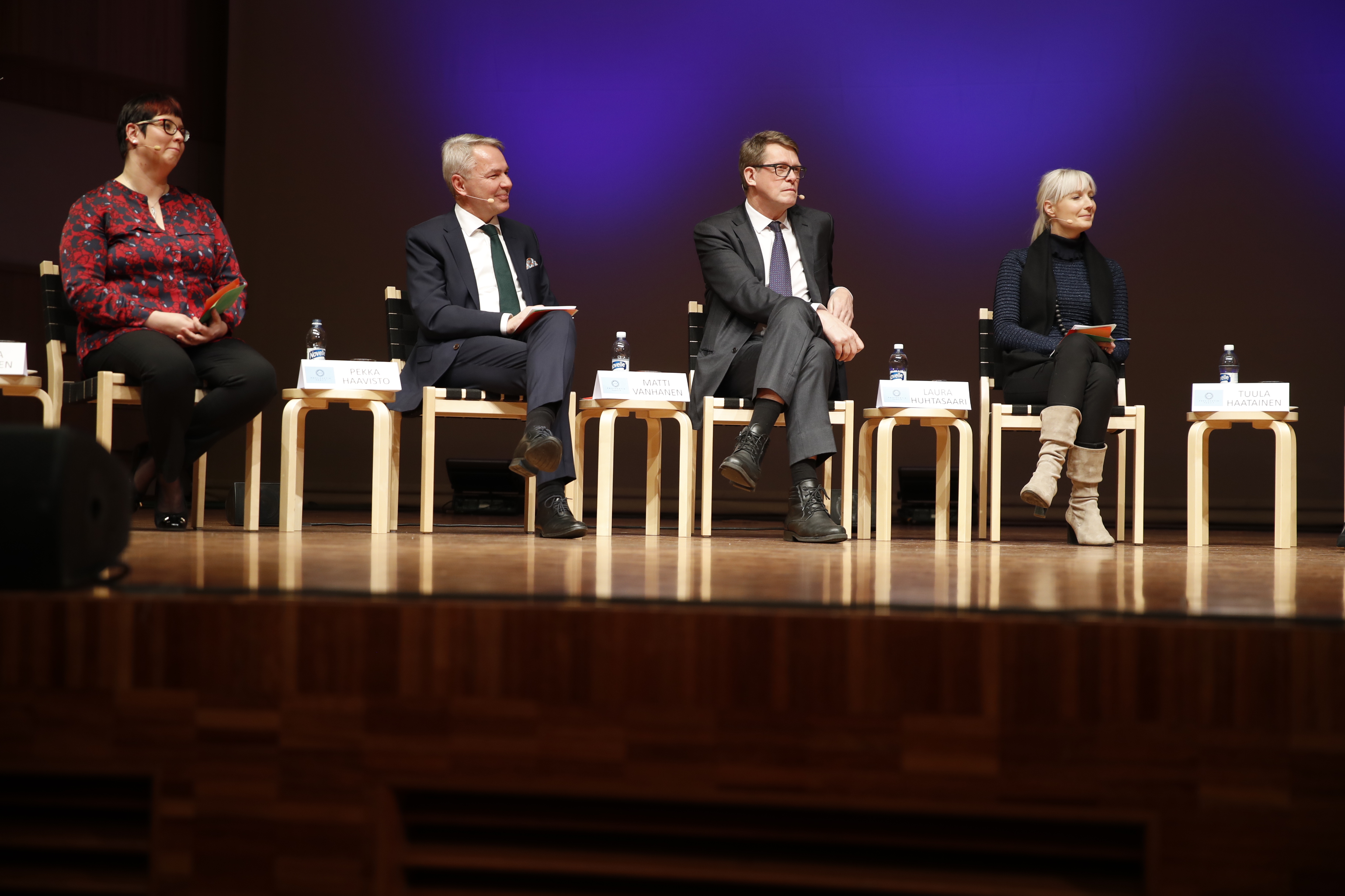 Merja Kyllönen (kuvassa vas.), Pekka Haavisto, Matti Vanhanen ja Laura Huhtasaari pohtivat Pohjois-Suomen erityisongelmia.