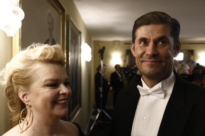 Näyttelijäntyön professori Elina Knihtilä ja näyttelijä Tommi Korpela ovat Linnan juhlissa toista kertaa. KUVA: Joel Maisalmi