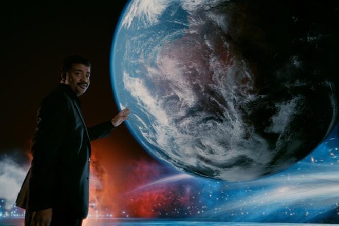 Astrofyysikko Neil deGrasse Tyson matkustaa avaruusaluksellaan maailmankaikkeuden ääriin ja pienimpien hiukkasten sisään. KUVA: National Geographic
