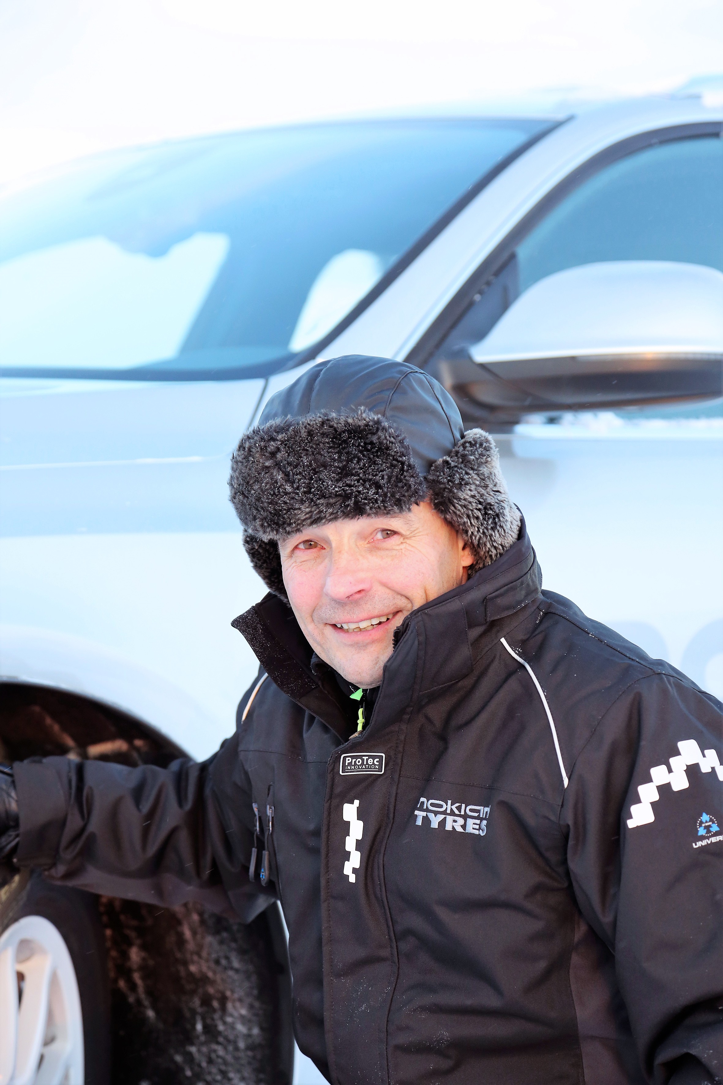 Matti Morrin mukaan Suomessa lämpötilat vaihtelevat niin paljon, ettei yhtä kaikkiin keleihin sopivaa autonrengasta ole mahdollista kehittää.