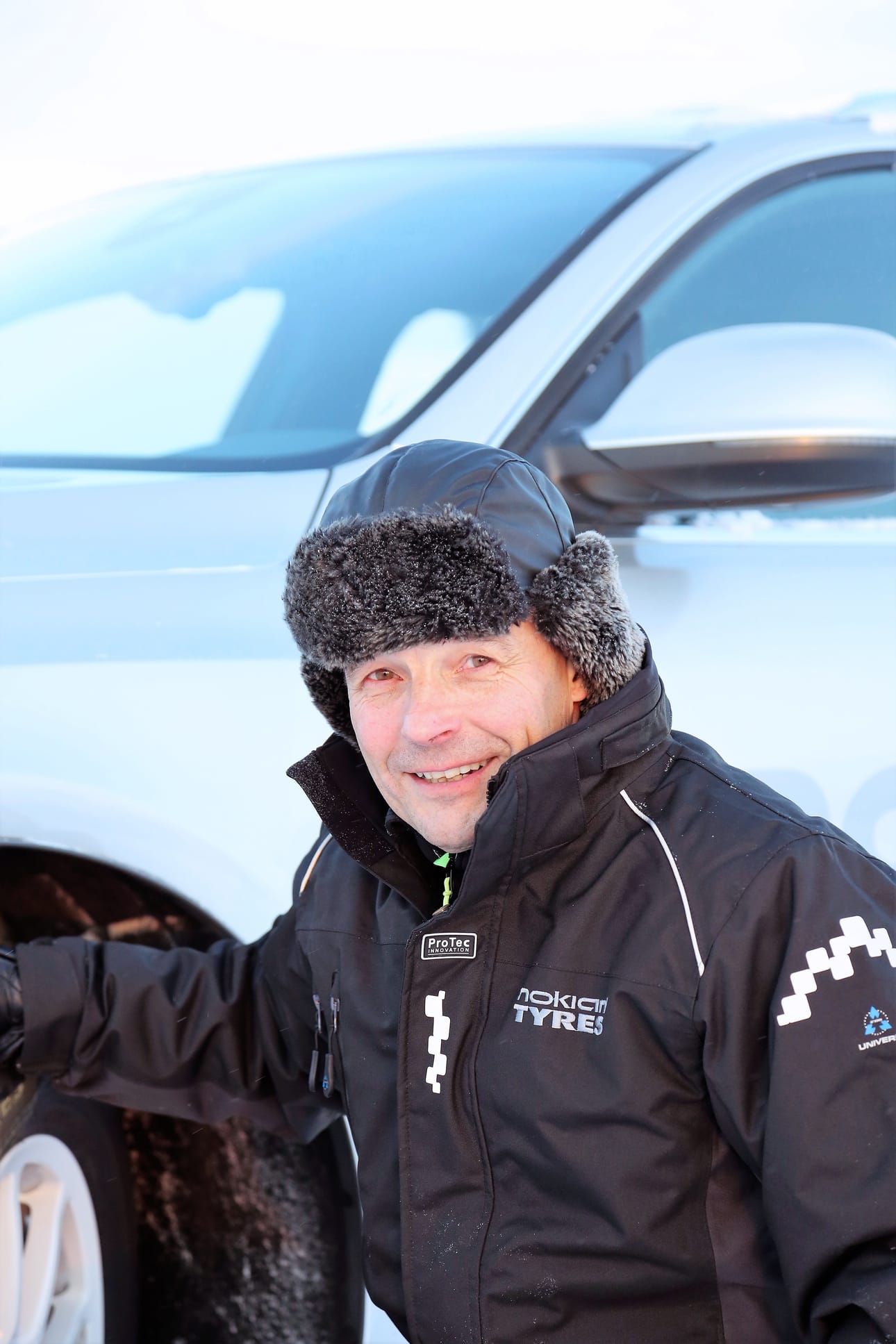 Matti Morrin mukaan Suomessa lämpötilat vaihtelevat niin paljon, ettei yhtä kaikkiin keleihin sopivaa autonrengasta ole mahdollista kehittää.